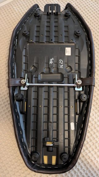 Asiento marrón Triumph Speed Twin 900 modelo 2025.