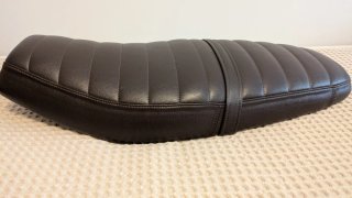 Asiento marrón Triumph Speed Twin 900 modelo 2025.