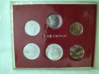 Vaticano serie divisionale 1979 con lire 500 ag