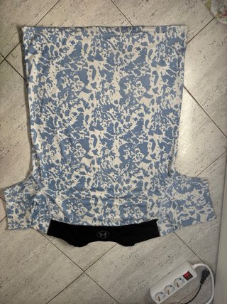 Camiseta Under Armour azul y blanco