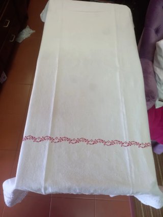Toalha de linho com croché e ponto cruz