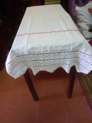 Toalha de linho com croché e ponto cruz
