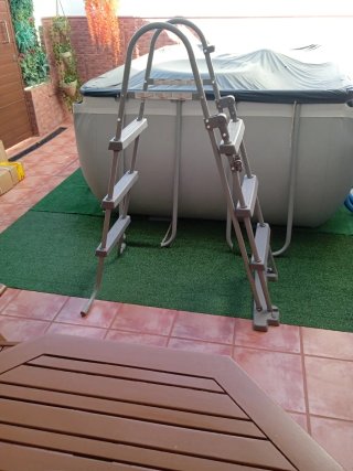Piscina de 4 metros x 2 de ancho y 1 de alto