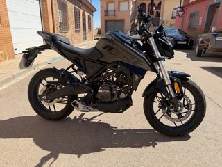 Voge 125 R Negra Moto Naked