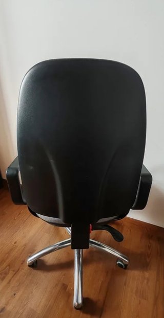 Silla de oficina gris