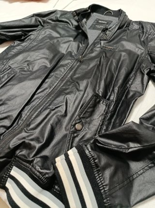 Chaqueta bomber Pull&Bear negra