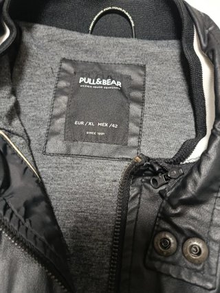 Chaqueta bomber Pull&Bear negra