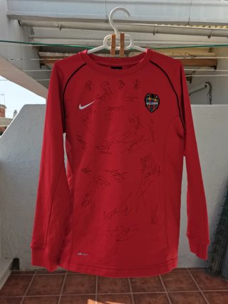 Sudadera levante ud firmada 2026/2027