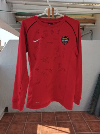 Sudadera levante ud firmada 2026/2027