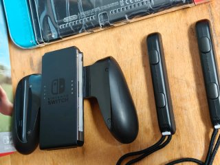 Nintendo Switch V2 + accesorios originales