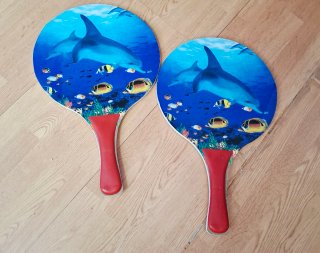 Palas de playa con diseño de delfines