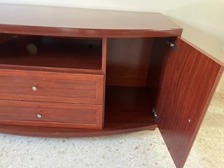 Mueble TV madera curvo