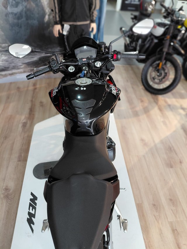 Aprilia Tuono 660 Factory Negra/Plata