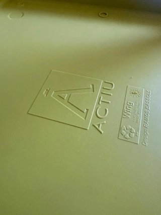 Silla de plástico verde/amarillo