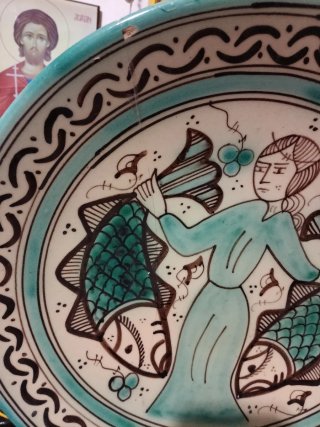 Plato grande decorativo cerámica mujer peces