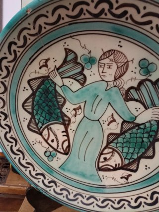 Plato grande decorativo cerámica mujer peces
