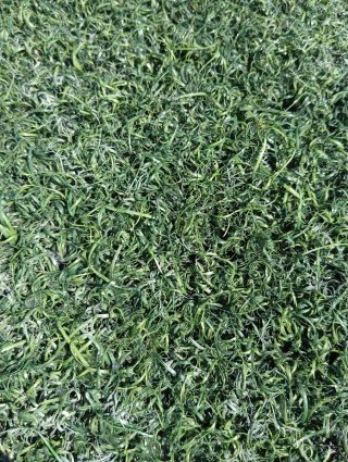 Césped artificial verde