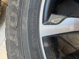 5 llantas de Toyota 6 tornillos