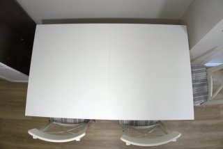 Mesa de cocina blanca de madera