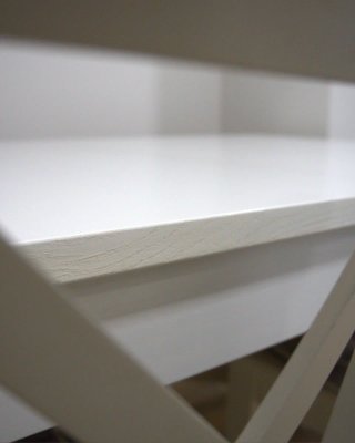 Mesa de cocina blanca de madera