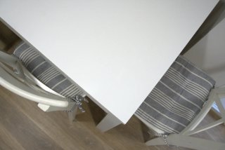 Mesa de cocina blanca de madera