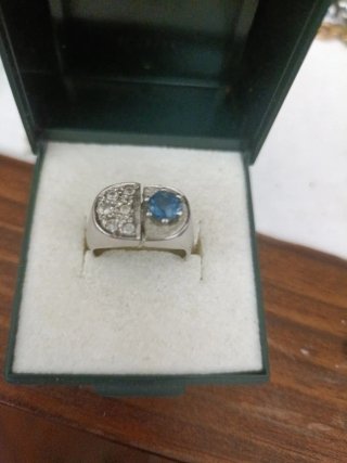 Anillo Oro Blanco con Zafiro y piedras
