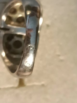 Anillo Oro Blanco con Zafiro y piedras
