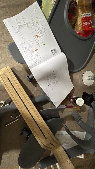 Silla Stokke Nomi - Gris y Madera