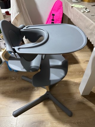 Silla Stokke Nomi - Gris y Madera