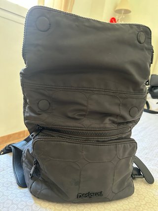 Mochila Desigual acolchada negra