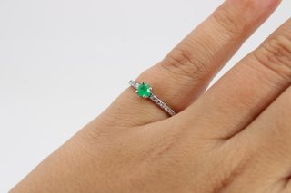 049-01-00332 Anillo de Oro blanco 18k Y Dmtes