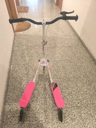 Patinete tijera 3 ruedas rosa.