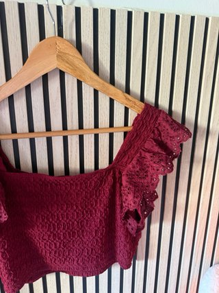 Top corto rojo con volantes