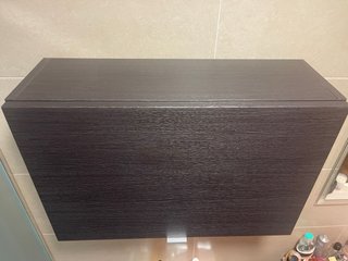 Armario de baño IKEA wengué con puerta abatible