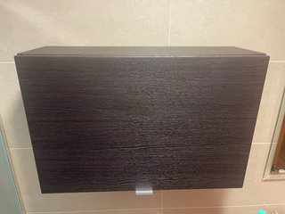Armario de baño IKEA wengué con puerta abatible