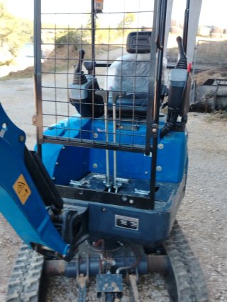 Mini retroexcavadora Ripa 1.500 kg