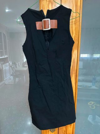 Vestido Negro Correa