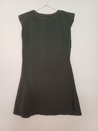 Vestido verde militar.