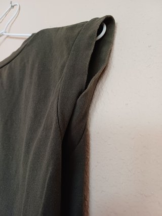 Vestido verde militar.