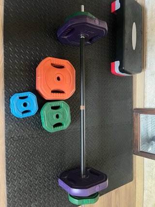 Barra Body Pump con pesas