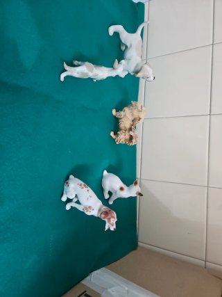 Lote 5 figuras perros porcelana y pasta