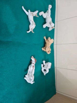 Lote 5 figuras perros porcelana y pasta