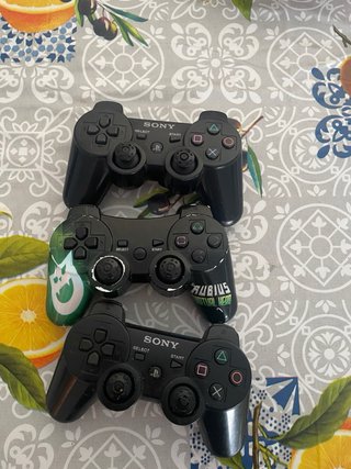 Consola PS3 con juegos y 3 mandos