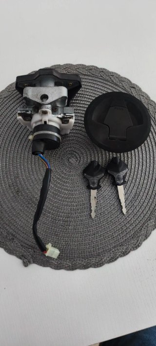 Bombín de encendido + 2 llaves + tapón