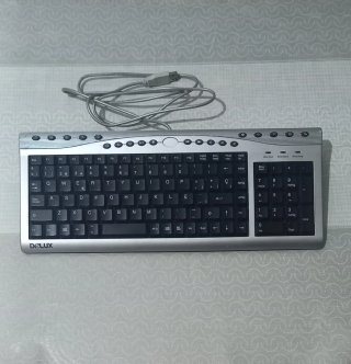 Teclado DELUX Plata y Negro USB