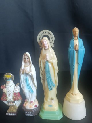 Lote 9 Figuras Religiosas y Botella Lourdes