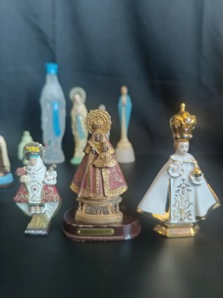 Lote 9 Figuras Religiosas y Botella Lourdes