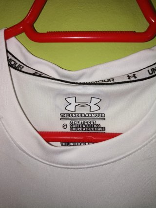 Camiseta Under Armour Blanca y Azul