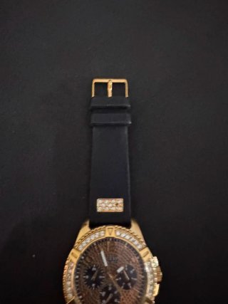 Reloj Guess Frontier Dorado y Negro