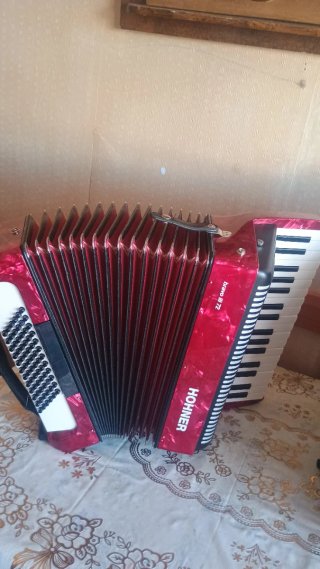 Acordeón Hohner Bravo III 72 Bajos